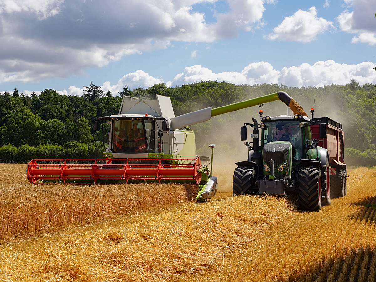 Machines agricoles — Tracteurs et entraînements auxiliaires hors route